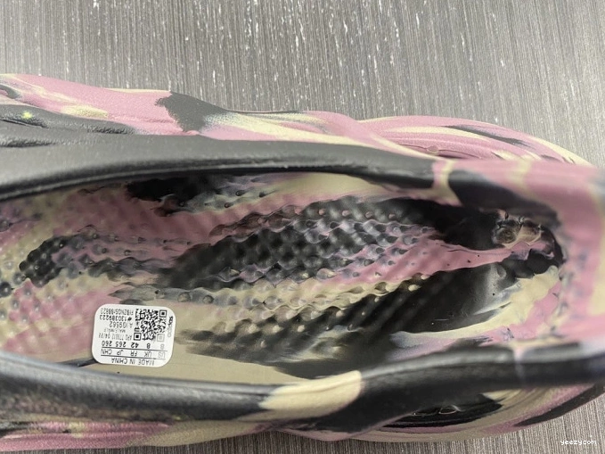 IG9562 Carbon Foam MX RNR Yeezy Adidas 0712
